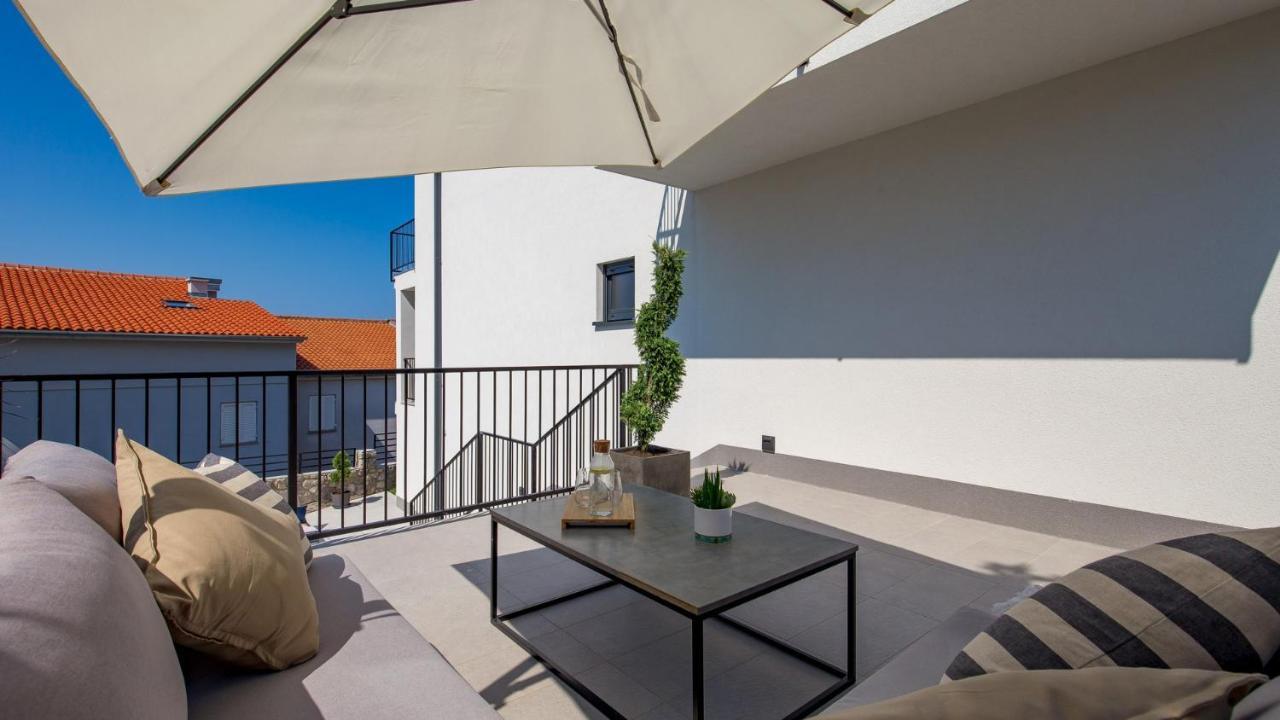 Apartments Villa Frankola With Swimming Pool Crikvenica Exterior foto