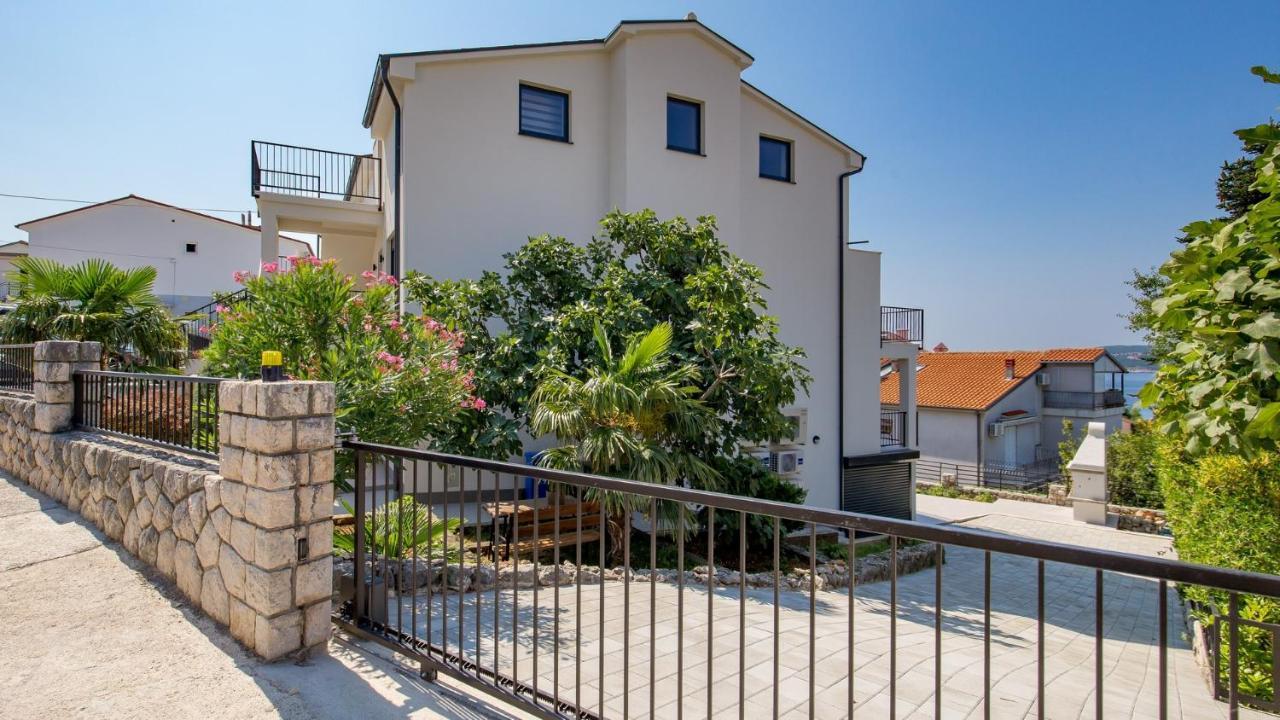 Apartments Villa Frankola With Swimming Pool Crikvenica Exterior foto